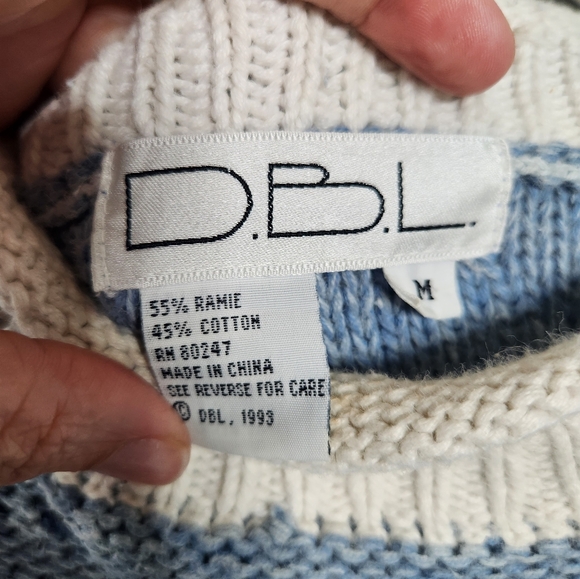 Vintage 90s intentionally distressed sweater size M - Picture 2 of 5